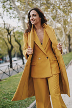 Cargar imagen en el visor de la galería, Katherine Honey Coat